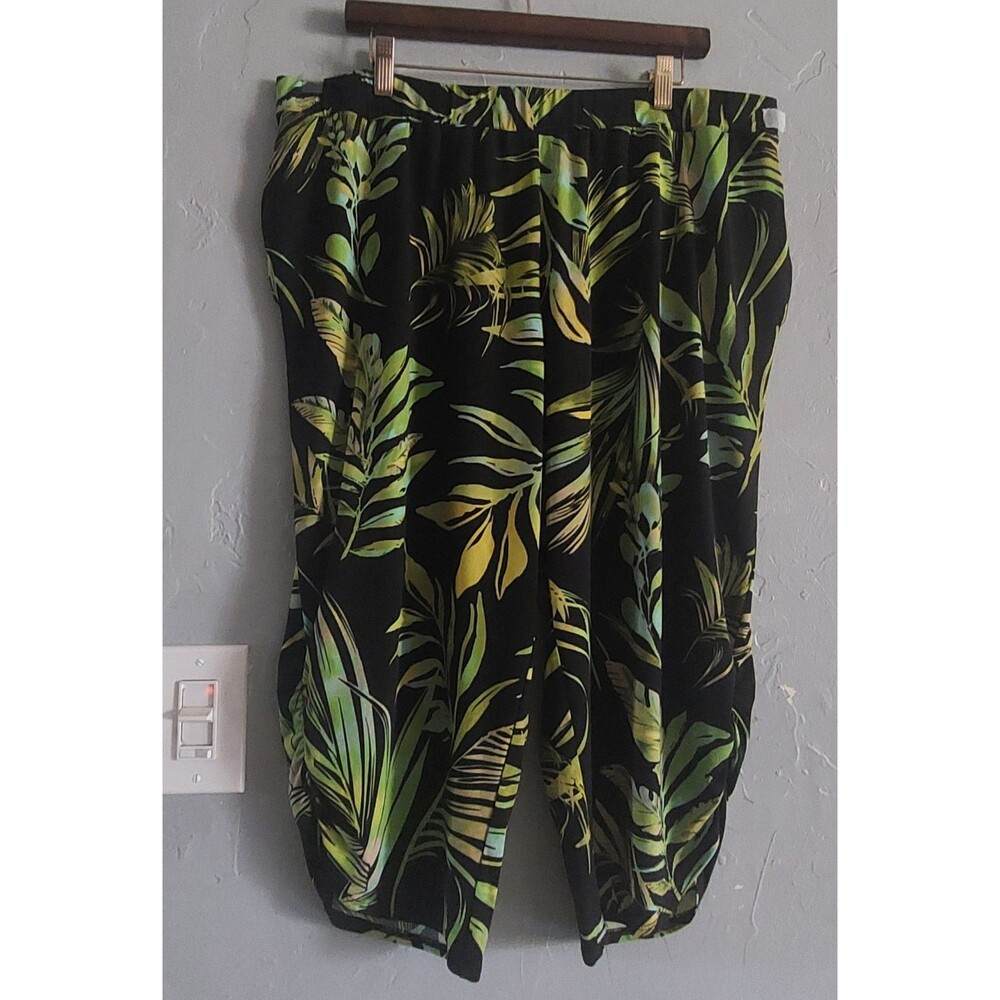 Susan Graver  Crops Pants  Women's XL,Polyester, Spandex,floral, Elastic Waist.